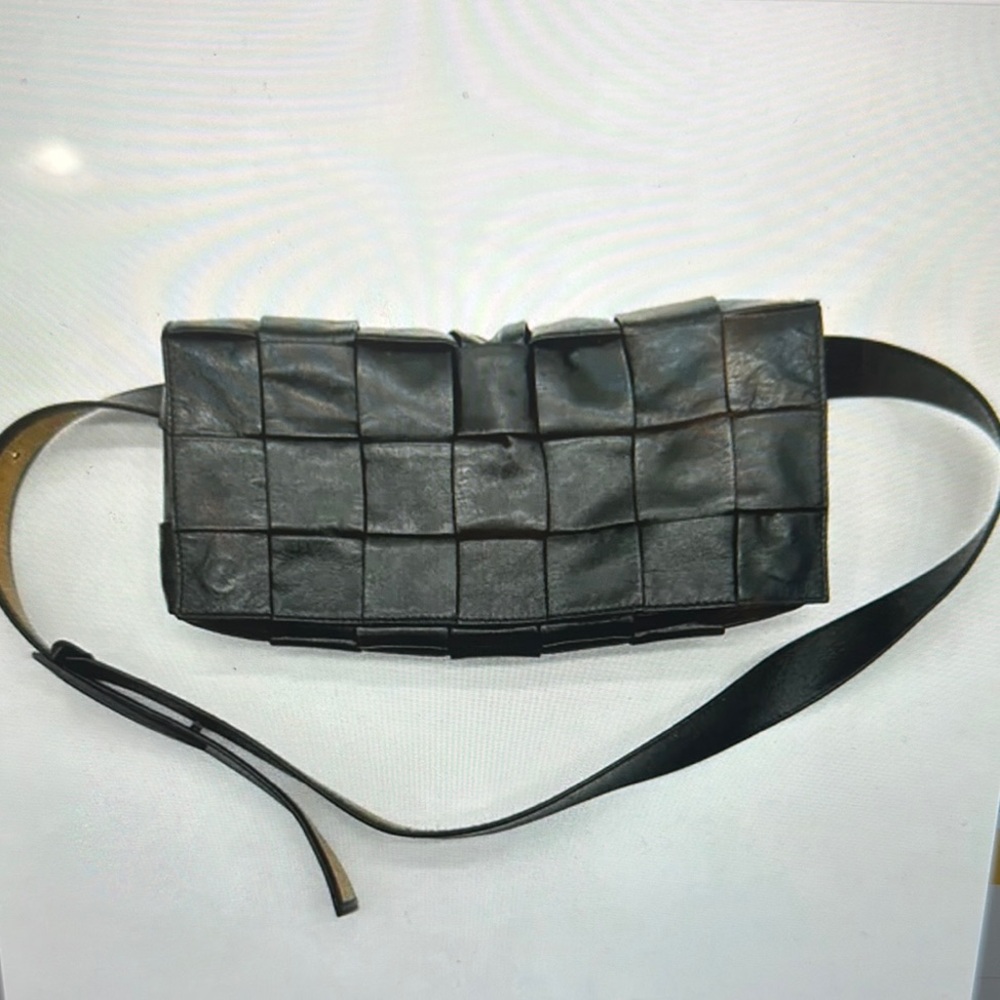 Bottega Veneta Black Intrecciato Leather Cassette sling/ crossbody Bag